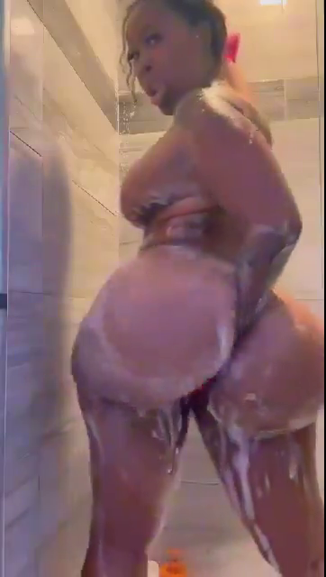 BBW Shaking Her Booty in the Shower