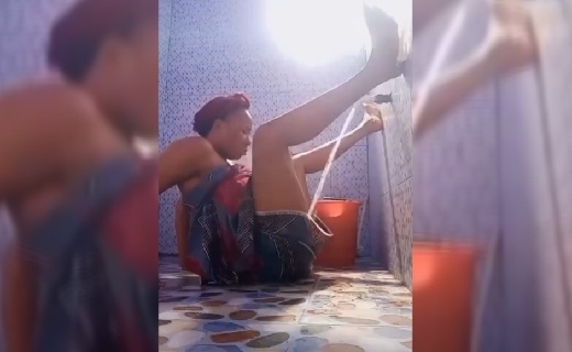 Babe Open Rushing Tap on Her Pussy