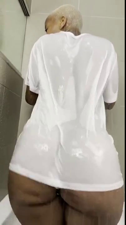 Faustina Thobakgale Royale Shaking Ass in the Shower