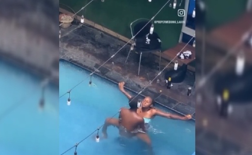 Quickie in Hotel Swimming Pool